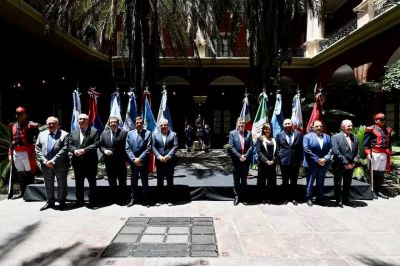 Gobernadores peronistas no alineados con Cristina Kirchner evalan unirse en Diputados para negociar con Milei una agenda federal