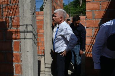 El Gobernador visit la obra de construccin de 20 viviendas de Tenemos Futuro