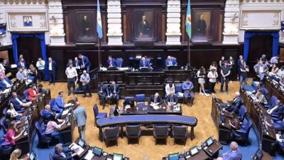 Deuda por US$3.035 millones y cargos en el BaPro: los pendientes que dej la votacin de madrugada en la Legislatura de Kicillof