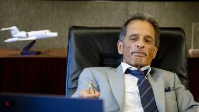 Belocopitt se suma a la oferta de compra de Shell y desembarca en el sector energtico con Manzano