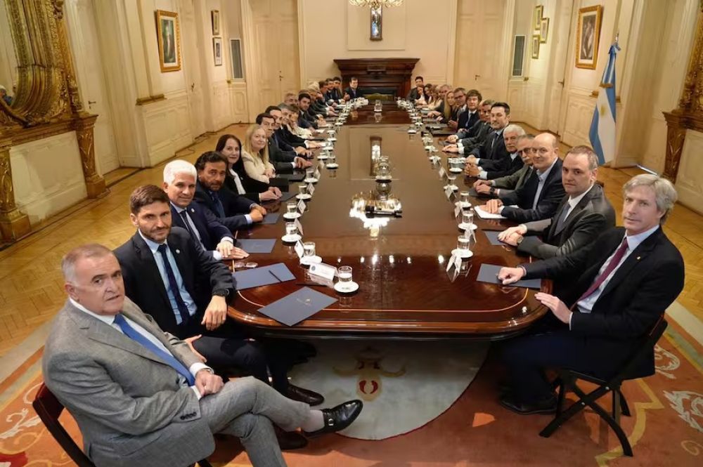 Los gobernadores escuchan a Diego Santilli, pero esperan propuestas m�s concretas de reparto de fondos