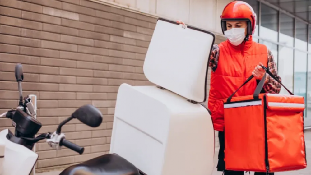 Repartidores al lmite: deben hacer 461 pedidos por mes para no caer en la pobreza