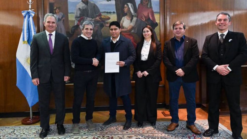 Luis Caputo se suma a las negociaciones por el Presupuesto 2026 y mantendr dos reuniones clave esta semana