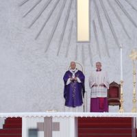 Lbano, levntate!: El Papa pide buscar las huellas de Dios en la dificultad y no ceder ante el mal