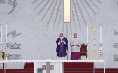 Lbano, levntate!: El Papa pide buscar las huellas de Dios en la dificultad y no ceder ante el mal