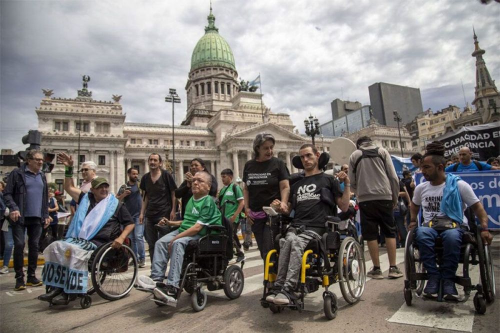 Las personas con discapacidad marchan en su da, al que rebautizaron 3% de diciembre