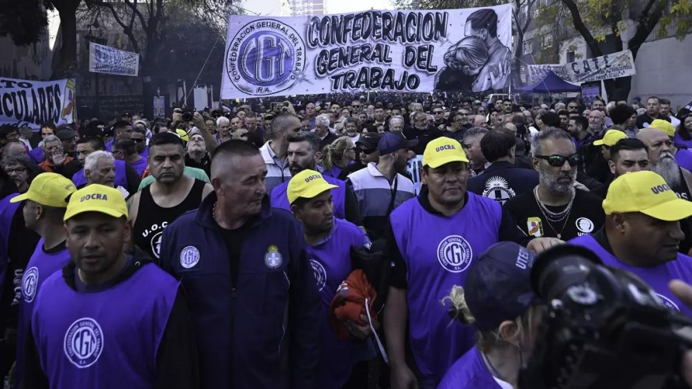 Salario mnimo: el Gobierno fij aumentos escalonados hasta agosto de 2026 y la CGT lo rechaz por insuficiente y desconectado de la realidad