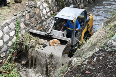 Importante retiro de residuos y basura del canal Pachi Gorriti