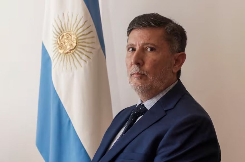 Auguadra, un contador de bajo perfil, buen trato y leal a Santiago Caputo, al frente de la SIDE