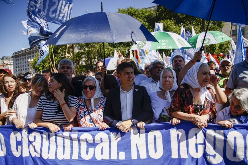 Kicillof acompa la ronda de las Madres, reivindic a Bonafini y carg contra Milei desde la Plaza de Mayo
