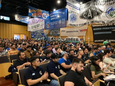 En un masivo Congreso, la Juventud del Transporte pidi ms participacin poltica de los trabajadores y rechaz la reforma laboral