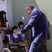 El gobernador Marcelo Orrego realiz la entrega de viviendas del Barrio Valle Grande Norte, en Rawson