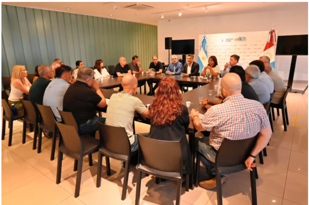 Caja: Llaryora quiere una garanta (de los gremios) para negociar con Milei