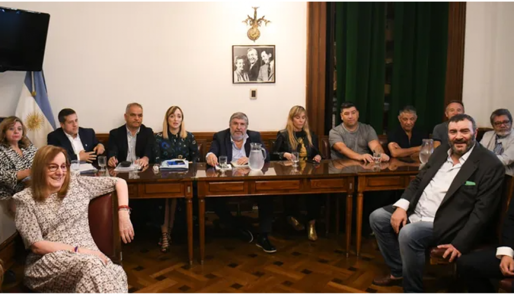 Reforma laboral: la CGT y senadores peronistas tuvieron su cumbre para preparar la 