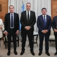 El Gobierno pesca gobernadores con el anzuelo de la ley de Glaciares y la minera