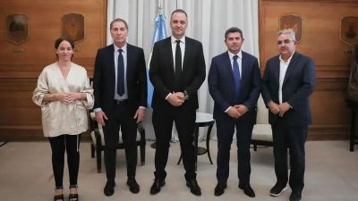 El Gobierno pesca gobernadores con el anzuelo de la ley de Glaciares y la minera