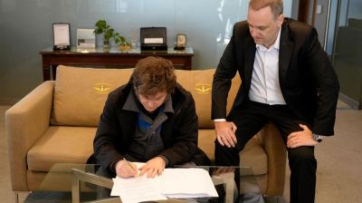 Informe advierte que la reforma laboral de Milei recortar� salarios, derechos y poder sindical