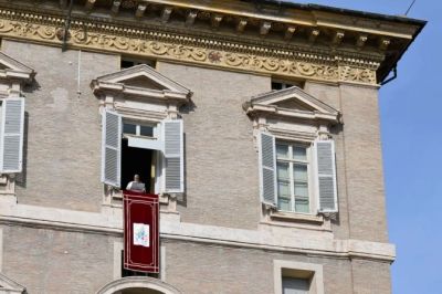 Papa Le�n XIV: Jes�s �vence la ideolog�a� que �nos hace sordos a la verdad�