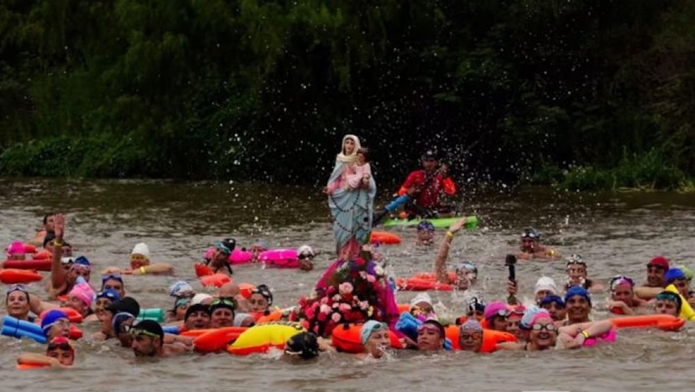 San Nicol�s: procesi�n por el arroyo convoc� a m�s de 450 fieles