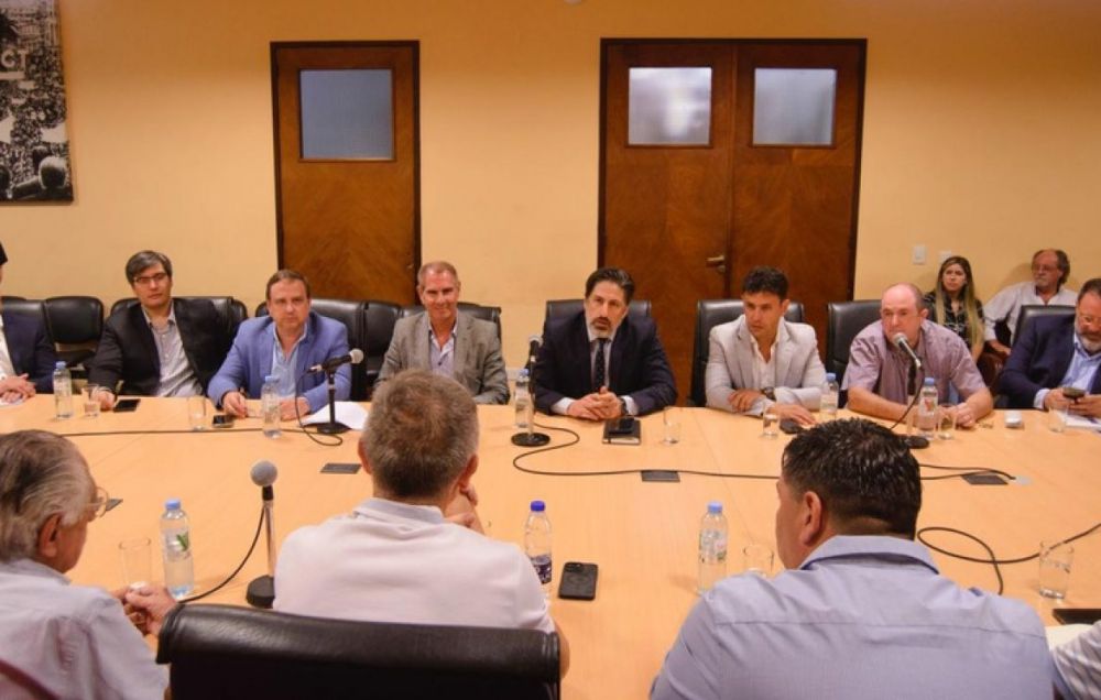 La CGT comenz� a mover las fichas y se reuni� con Diputados de �Primero la Patria� en Azopardo