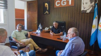 Las tres centrales sindicales se declaran en movilizaci�n permanente contra la reforma laboral y convocan a una protesta nacional