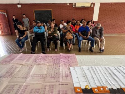 IPRODHA | Vecinos del barrio Los Cedros de Jard�n Am�rica se sumaron al sistema de regularidad dominialNuria Dos Santos
