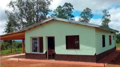 El IPRODHA avanza con la construcci�n de viviendas rurales en Alberdi