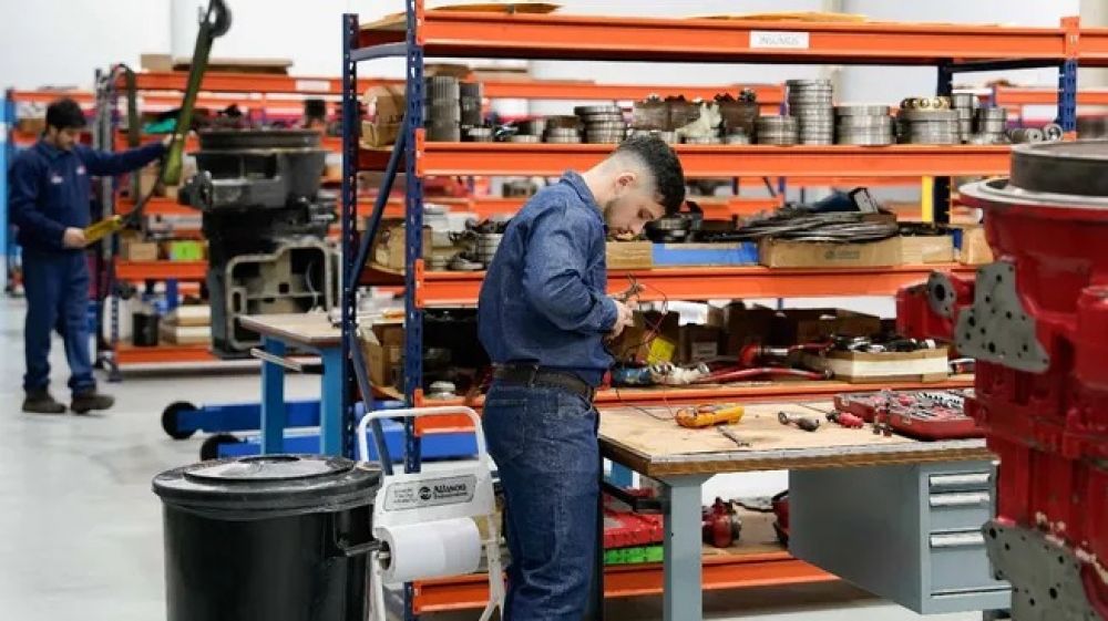 La industria sufri� en noviembre su mayor ca�da interanual en 16 meses, seg�n FIEL