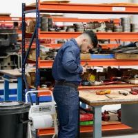 La industria sufri� en noviembre su mayor ca�da interanual en 16 meses, seg�n FIEL