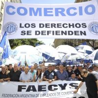 Masiva participaci�n de trabajadores de comercio en la movilizaci�n de la CGT contra la reforma laboral