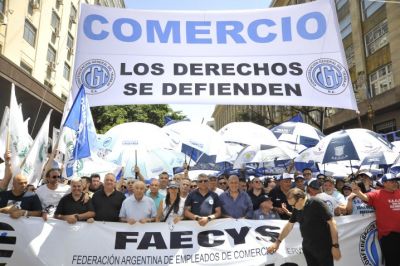 Masiva participaci�n de trabajadores de comercio en la movilizaci�n de la CGT contra la reforma laboral