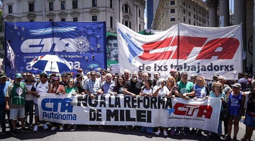 Las CTA marcharon junto a la CGT en una jornada nacional de protesta contra la reforma laboral en medio de la rosca legislativa