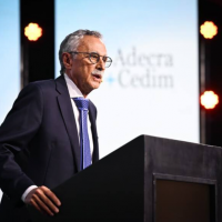 En tensi�n con la CGT, el Gobierno dilata un pago millonario por las deudas con las obras sociales