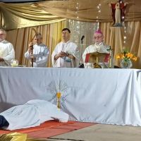 Resistencia: Mons. Dus orden� dos nuevos di�conos permanentes