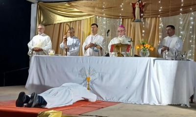 Resistencia: Mons. Dus orden� dos nuevos di�conos permanentes