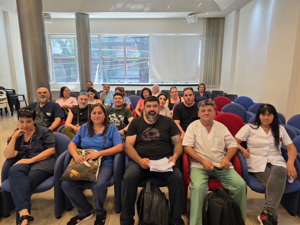 Municipales porte�os autoorganizados se movilizaron a la sede de SUTECBA para reclamar recomposici�n salarial pero los �patearon� para enero