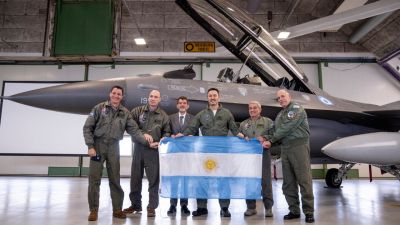 El dram�tico contraste entre los celebrados F-16 y los soldados que se suicidan