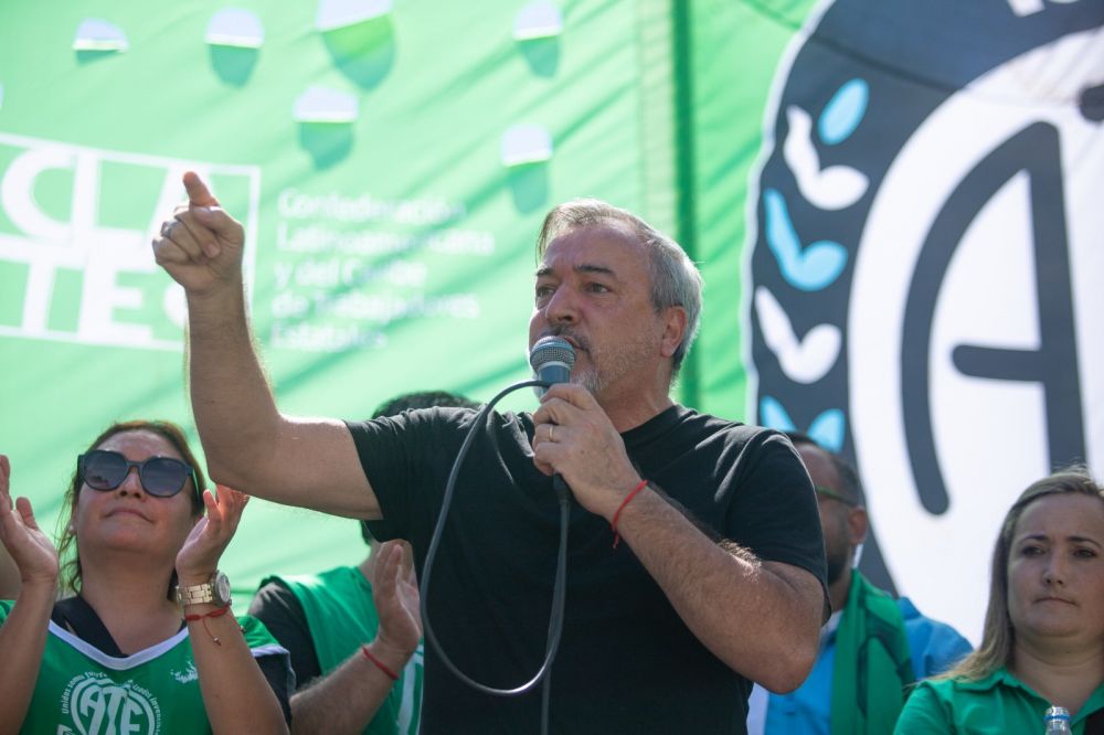 El Gobierno prepara la convocatoria a paritarias para este viernes y ATE se�ala que �Milei busca arruinarle la Navidad a los estatales�