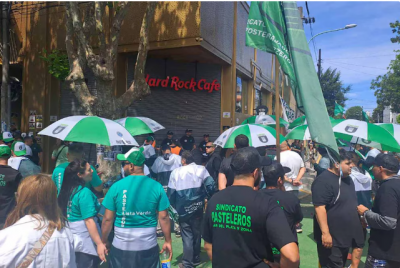 Tras abrir hace 15 d�as en Mar del Plata, un bar de una cadena internacional peligra por una protesta sindical
