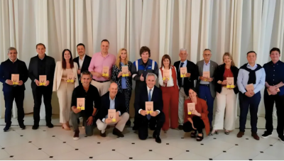 Milei regal� a su gabinete un libro que justifica el trabajo infantil y la flexibilizaci�n laboral extrema