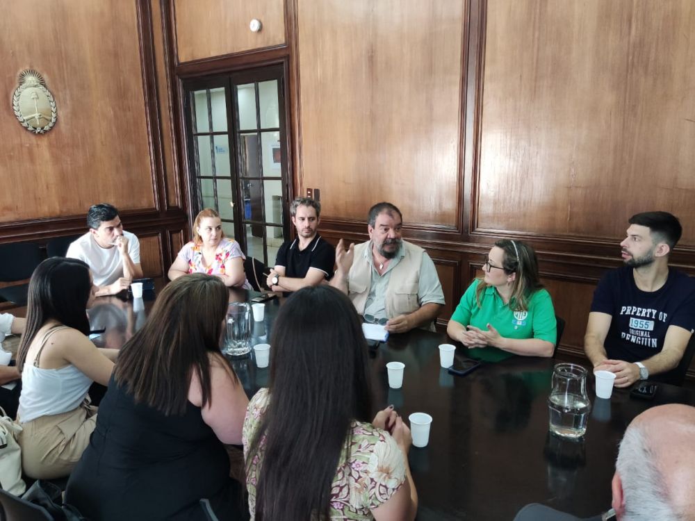 El Gobierno convoc� formalmente para este viernes y se encamina a cerrar la paritaria de estatales nacionales con un 2% de aumento y un bono de $50 mil pesos