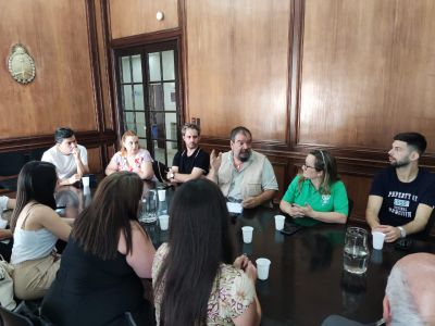 El Gobierno convoc� formalmente para este viernes y se encamina a cerrar la paritaria de estatales nacionales con un 2% de aumento y un bono de $50 mil pesos