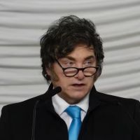 Milei firma un aumento de salarios en el Gobierno, pero desminti� que vaya a subirse el suyo