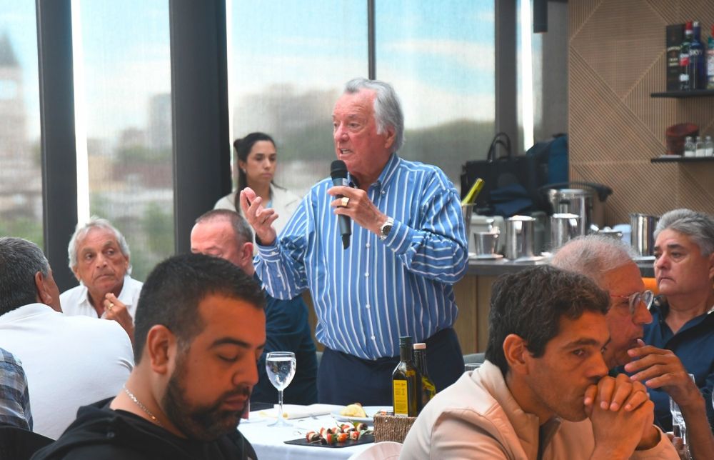 En un escenario de m�xima concurrencia, Luis Barrionuevo fue reelegido al frente del sindicato gastron�mico y cerr� la etapa de disputa con Dante Cama�o