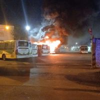 Choferes de colectivos de Florencio Varela reclaman que la empresa MOQSA les adeuda salarios y les descuenta cuotas alimentarias pero no las deposita