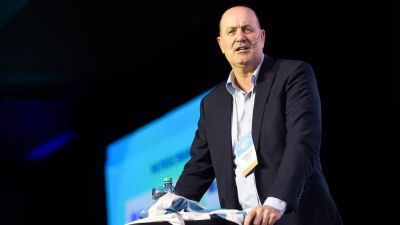 Sturzenegger habl� de los argentinos que gastan d�lares en el exterior: �Son h�roes de la producci�n�