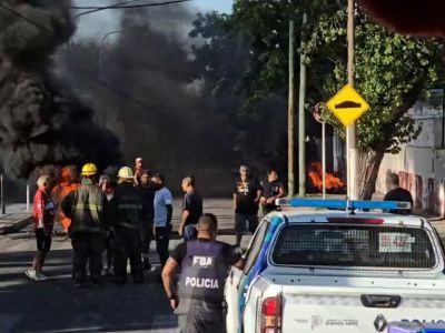 Tras una protesta de municipales en Mor�n por el pago sueldos y horas extra adeudados, les pagar�n el viernes: �Queremos que cada hora pagada haya sido una hora trabajada�