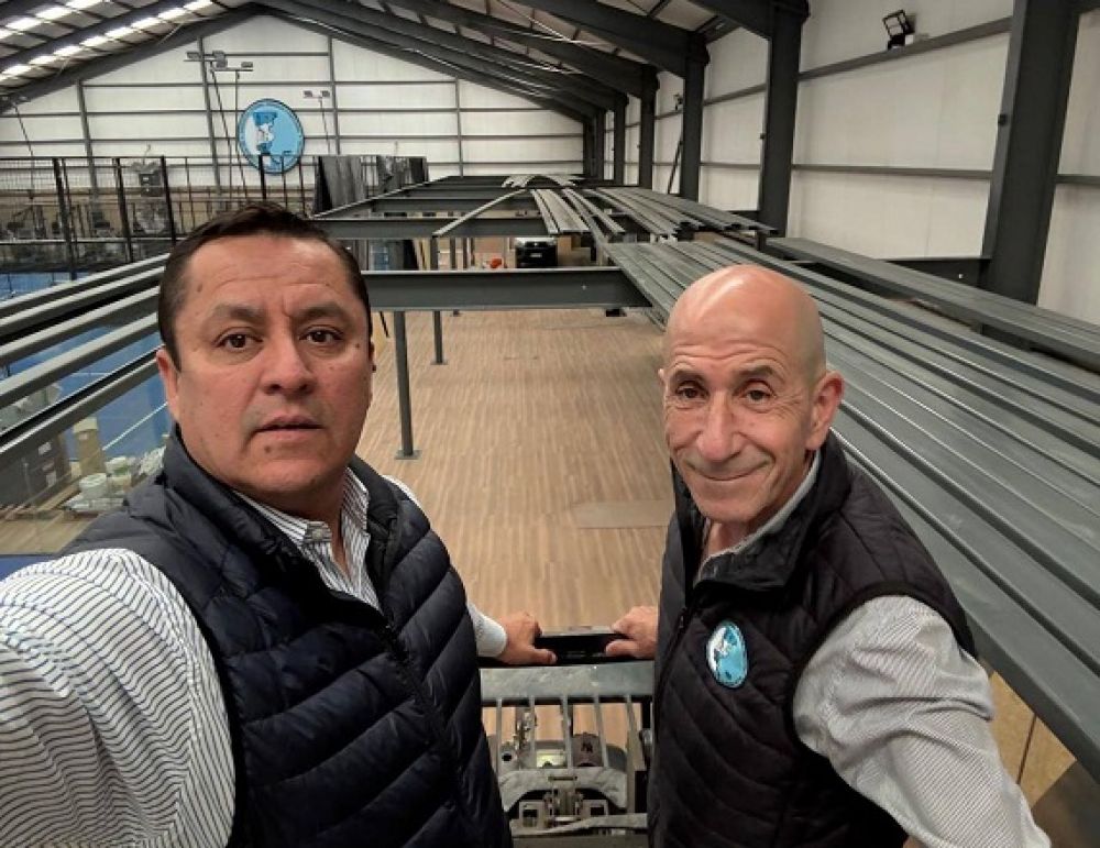 Llugdar y Villegas supervisaron avances en el Polideportivo de Las Heras