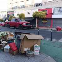Quejas en G�emes por la falta de limpieza: basura acumulada y peque�os basurales a cielo abierto en pleno centro comercial