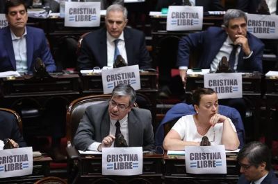 La oposici�n busca voltear el decreto que reforma la SIDE pero deber� esperar al menos hasta febrero